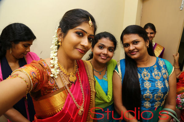 V Studio Gallery Photo